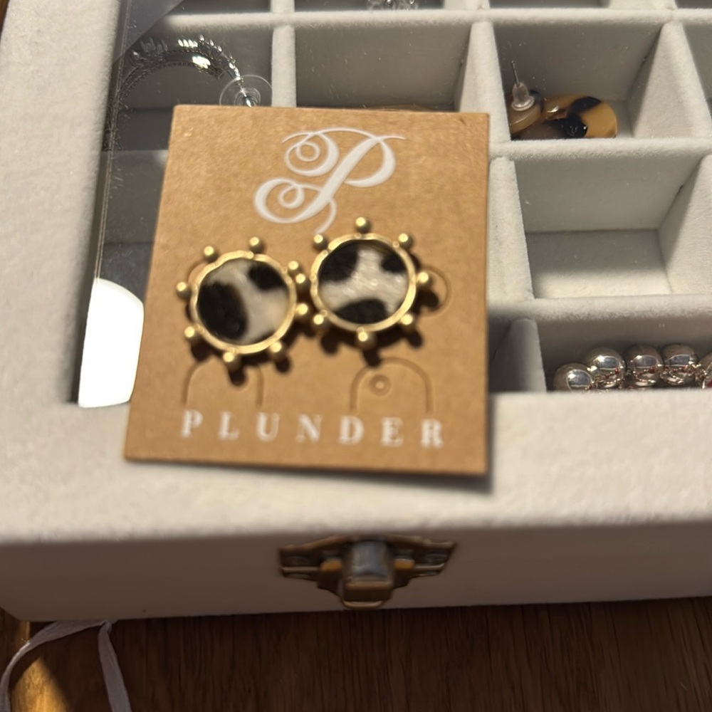 Plunder Cheetah print earrings